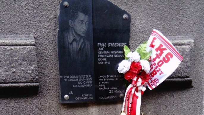 Tablica pamięci gen. Augusta Emila Fieldorfa "Nila" Tablica pamięci gen. Augusta Emila Fieldorfa "Nila"