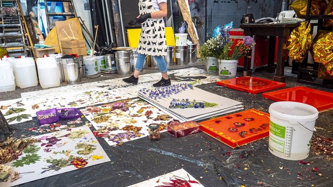 Powstaje przystanek z kwiatami zatopionymi w żywicy - mat. ŁCW