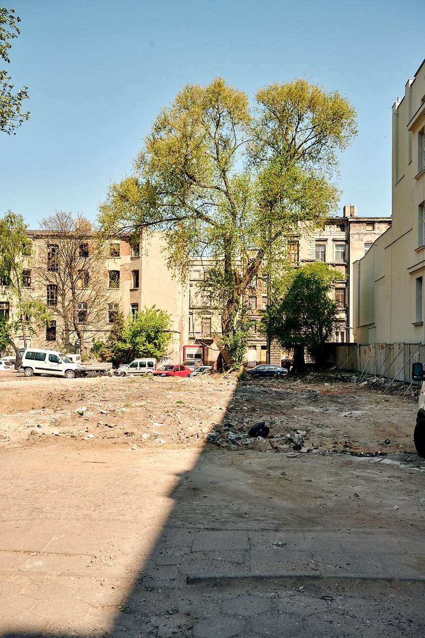 Pasaż Majewskiego zastąpi dziki parking przy ul. Jaracza 22 i połączy ul. Jaracza z ul. Włókienniczą.