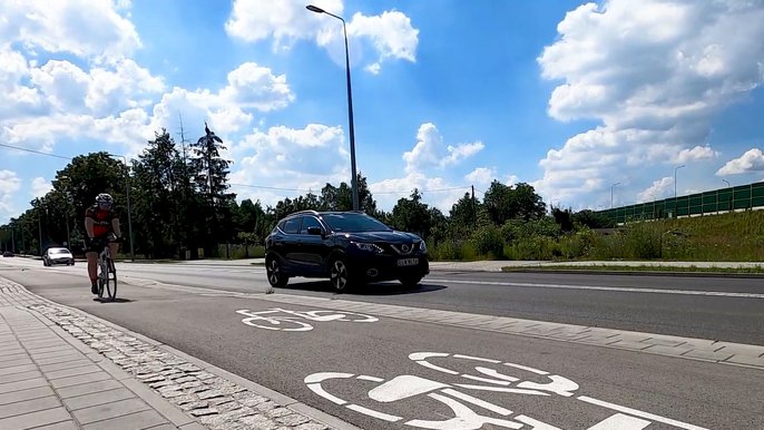 Nowy asfalt i ścieżka rowerowa na ul. Rokicińskiej. Nowy asfalt i ścieżka rowerowa na ul. Rokicińskiej. - mat. UMŁ