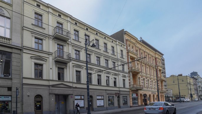 Elewacja frontowa kamienicy została wyremontowana, teraz czas na remont reszty Elewacja frontowa kamienicy została wyremontowana, teraz czas na remont reszty - fot. Paweł Łacheta / UMŁ