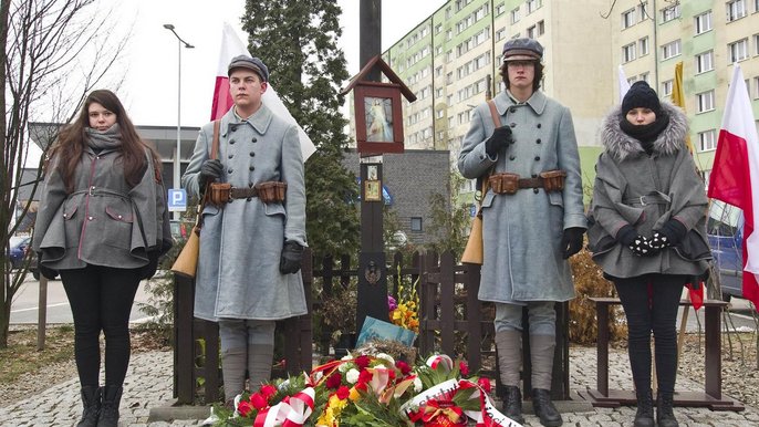 Krzyż Powstańczy u zbiegu ulic Łagiewnickiej i Inflanckiej upamiętnia miejsce, w którym rozstrzeliwano powstańców schwytanych z bronią w ręku. Krzyż Powstańczy u zbiegu ulic Łagiewnickiej i Inflanckiej upamiętnia miejsce, w którym rozstrzeliwano powstańców schwytanych z bronią w ręku. - fot. Andrzej Janecki