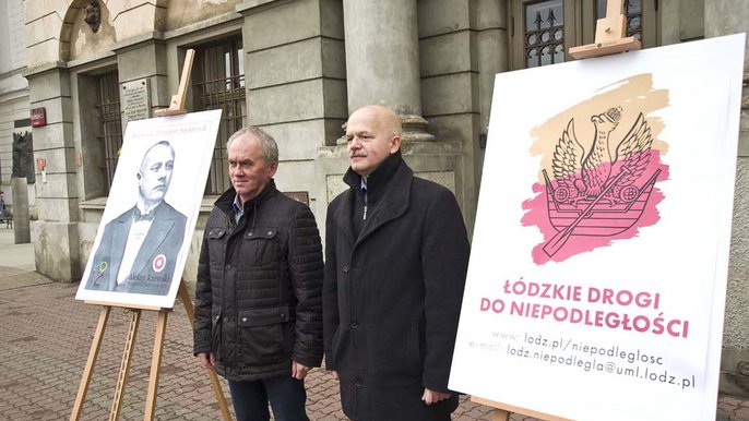 Piotr Zawilski, dyrektor Archiwum Państwowego w Łodzi i Dariusz Nowiński, komendant łódzkiego okręgu Związku Strzeleckiego - Fot. Andrzej Janecki/UMŁ