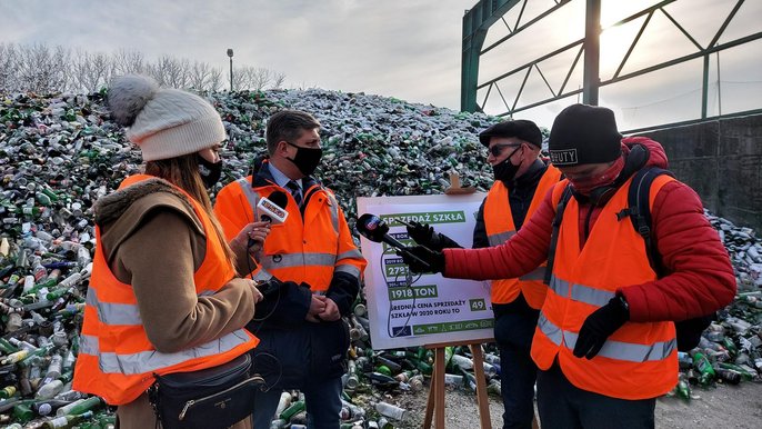 Łódzka Sortownia Odpadów przy ul. Zamiejskiej 1: Tomasz Kacprzak, dyrektor ds. gospodarki odpadami MPO i Dominik Krzyżowski, zastępca kierownika Sortowni Odpadów Łódzka Sortownia Odpadów przy ul. Zamiejskiej 1: Tomasz Kacprzak, dyrektor ds. gospodarki odpadami MPO i Dominik Krzyżowski, zastępca kierownika Sortowni Odpadów