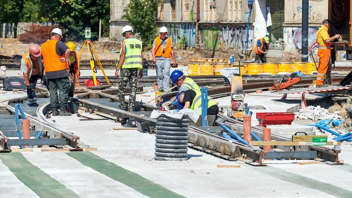 Na skrzyżowaniu ulic Dąbrowskiego i Kilińskiego rozpoczął się montaż nowego torowiska Na skrzyżowaniu ulic Dąbrowskiego i Kilińskiego rozpoczął się montaż nowego torowiska - fot. Sebastian Glapiński / UMŁ