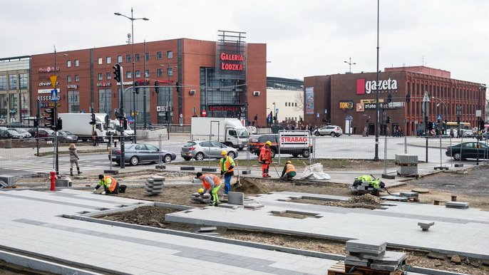 Plac przed urzędem marszałkowskim Plac przed urzędem marszałkowskim - fot. Sebastian Glapiński / UMŁ
