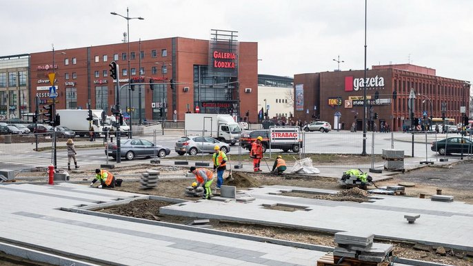 Plac przed urzędem marszałkowskim - fot. Sebastian Glapiński / UMŁ