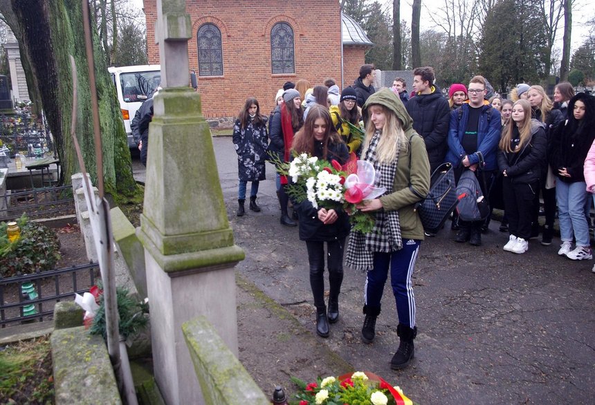 Na spotkaniu obecna była młodzież z XIII LO im. Marii Piotrowiczowej, XXXIII LO im. Armii Krajowej w Łodzi oraz SP nr 6