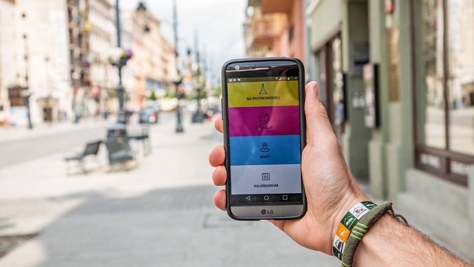 Aplikacja jest bezpłatna, dostępna w systemie android oraz ios Aplikacja jest bezpłatna, dostępna w systemie android oraz ios - fot. Sebastian Glapiński / UMŁ