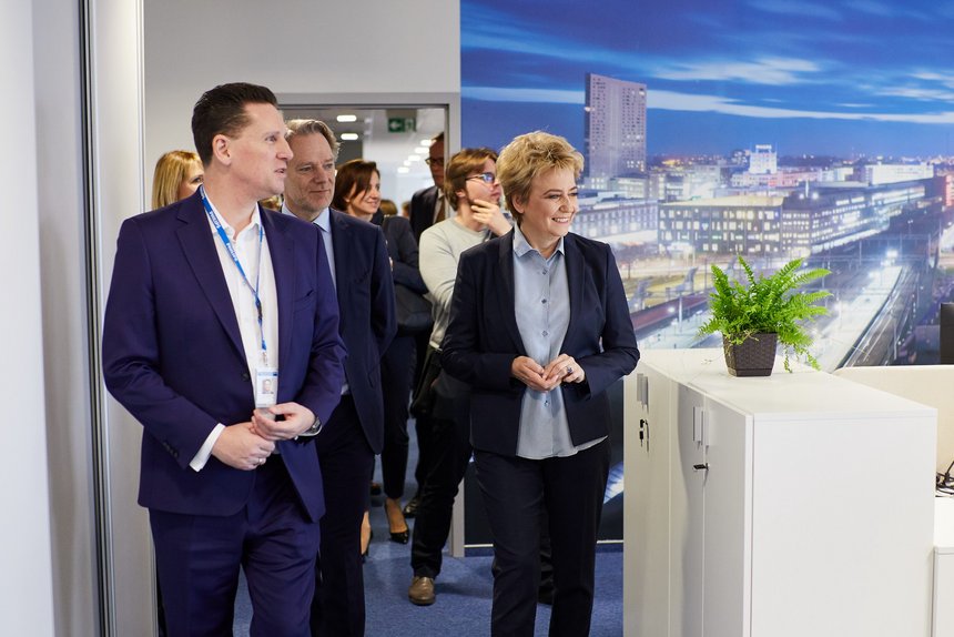 W otwarciu nowego biura Philips Lighting w Łodzi uczestniczyła prezydent Łodzi Hanna Zdanowska, dyrekcja i pracownicy Centrum Usług Finansowych oraz media fot. Sebastian Glapiński / UMŁ