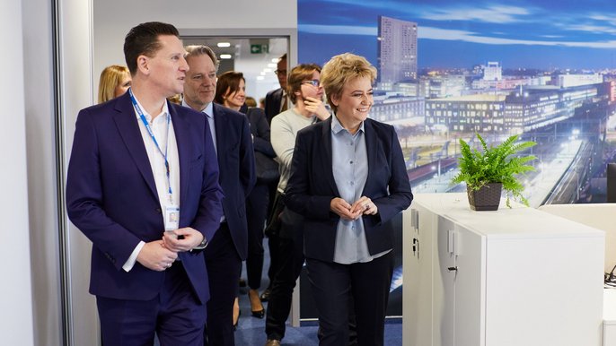 W otwarciu nowego biura Philips Lighting w Łodzi uczestniczyła prezydent Łodzi Hanna Zdanowska, dyrekcja i pracownicy Centrum Usług Finansowych oraz media W otwarciu nowego biura Philips Lighting w Łodzi uczestniczyła prezydent Łodzi Hanna Zdanowska, dyrekcja i pracownicy Centrum Usług Finansowych oraz media - fot. Sebastian Glapiński / UMŁ