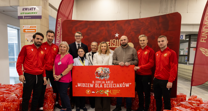 przedstawiciele widzewa z banerem informującym o akcji