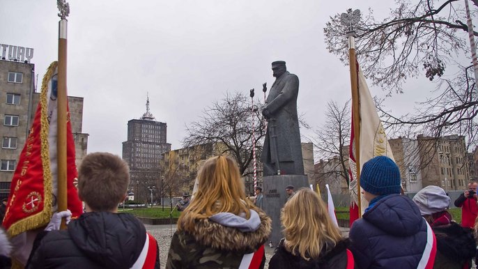 Uroczystości przed pomnikiem Marszałka Józefa Piłsudskiego - fot. Anna Kotecka-Walczak
