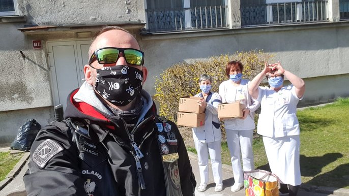 Maseczki oraz kombinezony od Fundacji trafiły m.in. Centrum Rehabilitacyjno-Opiekuńczego. Maseczki oraz kombinezony od Fundacji trafiły m.in. Centrum Rehabilitacyjno-Opiekuńczego. - fot. Fundacja Knight Riders