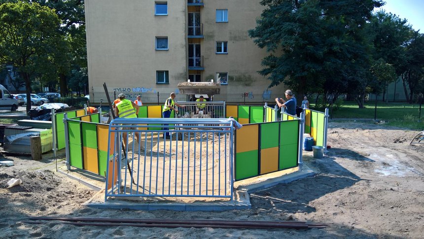 Labirynty, nowe piaskownice i miniboisko – modernizujemy, remontujemy i budujemy nowe place zabaw.  fot. Wojciech Markiewicz / UMŁ