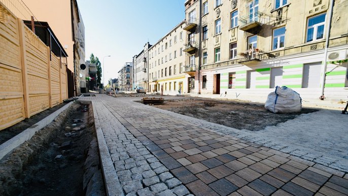 Na ulicy Pogonowskiego rozpoczęto układanie nowej nawierzchni Na ulicy Pogonowskiego rozpoczęto układanie nowej nawierzchni - fot. Paweł Łacheta / UMŁ