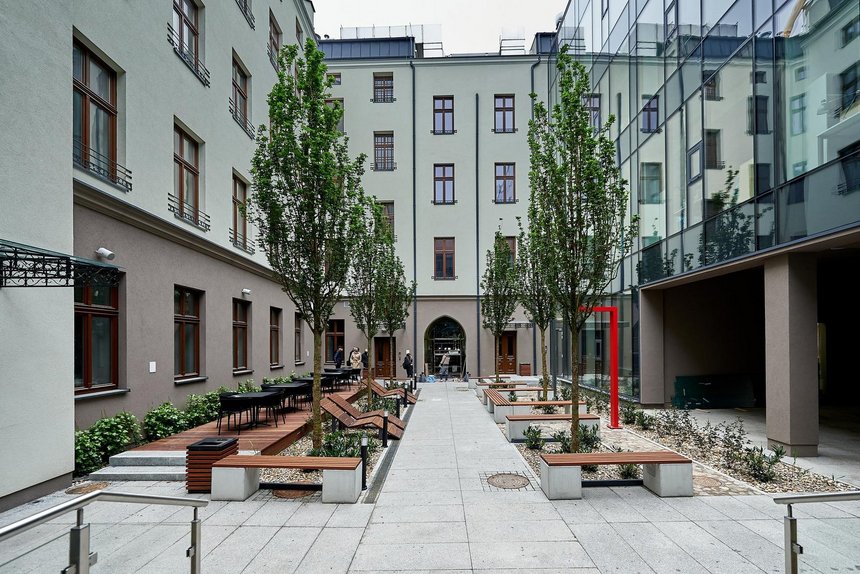 Wśród przeznaczonych do wynajmu lokali są dwa ponad 100-metrowe w zrewitalizownej kamienicy przy ul. Tuwima 46. fot. Radosław Jóźwiak / UMŁ