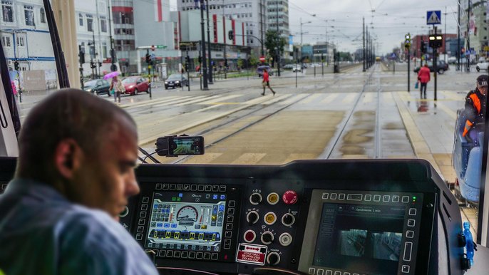 Po Łodzi będzie kursować 30 nowych, niskopodłogowych, klimatyzowanych, dostosowanych do potrzeb osób z niepełnosprawnościami tramwajów - fot. z arch. UMŁ