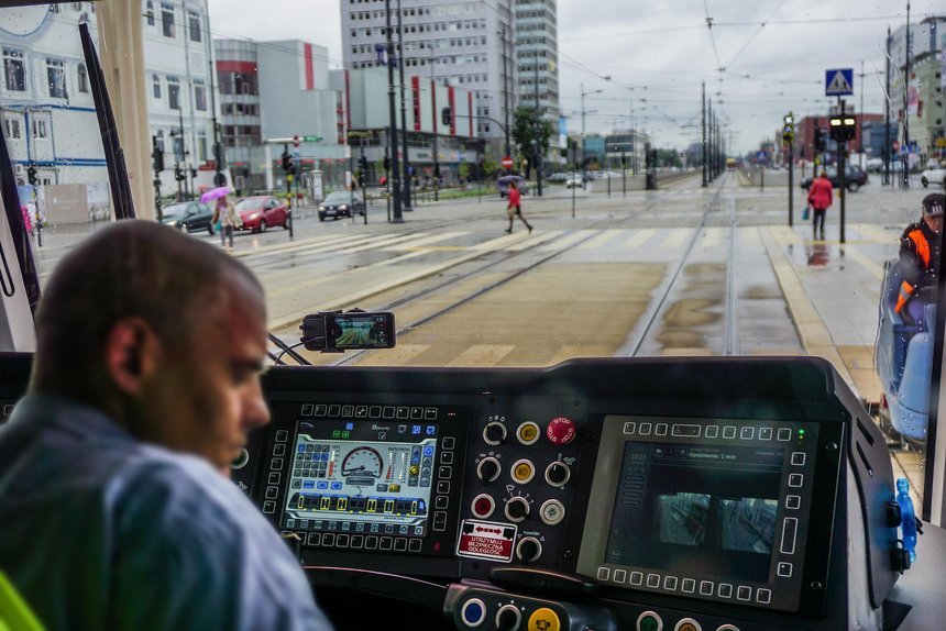Po Łodzi będzie kursować 30 nowych, niskopodłogowych, klimatyzowanych, dostosowanych do potrzeb osób z niepełnosprawnościami tramwajów fot. z arch. UMŁ