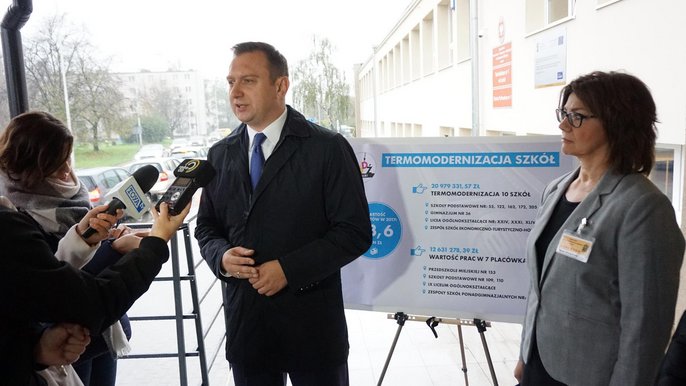 Konferencja prasowa poświęcona remontom w szkołach Konferencja prasowa poświęcona remontom w szkołach - fot. Monika Pawlak / UMŁ