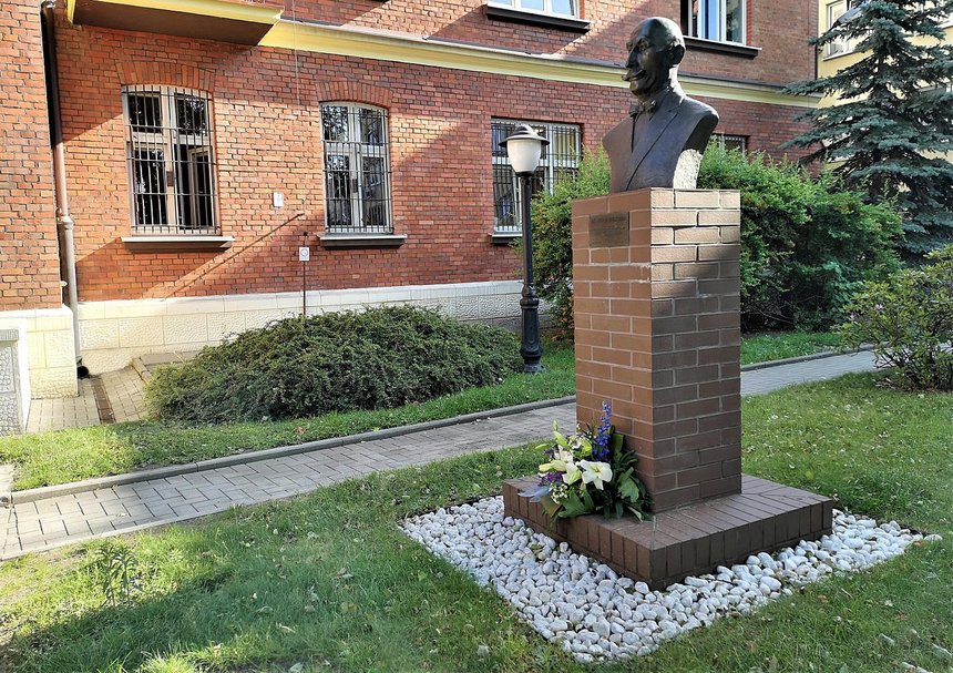 Skrzywan Pomnik