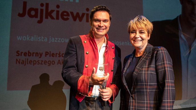 Prezydent Łodzi Hanna Zdanowska oraz laureat Srebrnego Pierścienia Kultury 2020 Marcin Jajkiewicz Prezydent Łodzi Hanna Zdanowska oraz laureat Srebrnego Pierścienia Kultury 2020 Marcin Jajkiewicz - autor zdjęcia: Paweł Łacheta