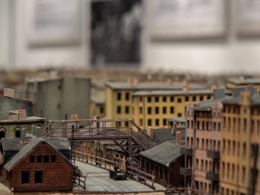 Odtworzono kolejny fragment makiety Litzmannastadt Getto. Pomogły zdjęcia z archiwów Polski, Australii i RPA fot. Stefan Brajter / UMŁ