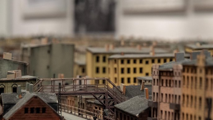 Odtworzono kolejny fragment makiety Litzmannastadt Getto. Pomogły zdjęcia z archiwów Polski, Australii i RPA Odtworzono kolejny fragment makiety Litzmannastadt Getto. Pomogły zdjęcia z archiwów Polski, Australii i RPA - fot. Stefan Brajter / UMŁ