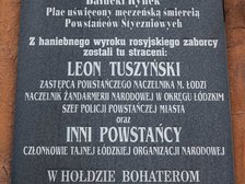 Tablica upamiętniająca powstańców foto. Patryk Wacławiak 