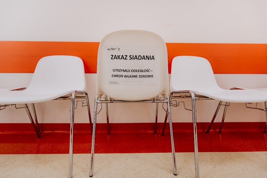 Pacjenci korzystający z zabiegów rehabilitacyjnych w miejskich przychodniach muszą być przygotowani na wzmożony reżim sanitarny w związku z trwającą pandemią koronawirusa. fot. UMŁ