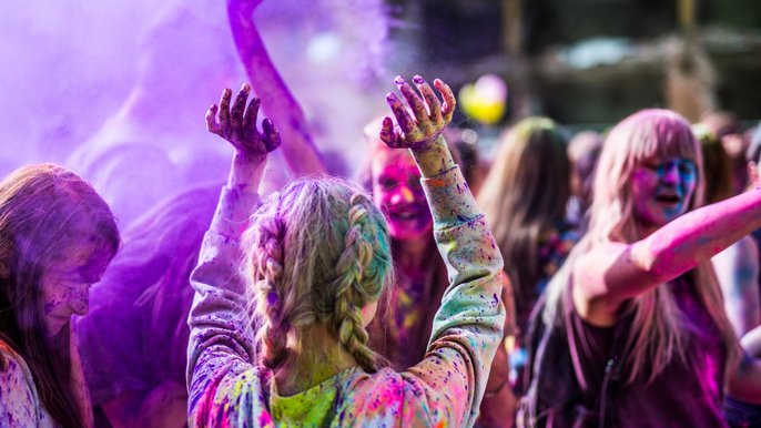 Różnobarwne proszki Holi wyrzucane będą w górę o każdej pełnej godzinie Różnobarwne proszki Holi wyrzucane będą w górę o każdej pełnej godzinie - fot. z arch. UMŁ