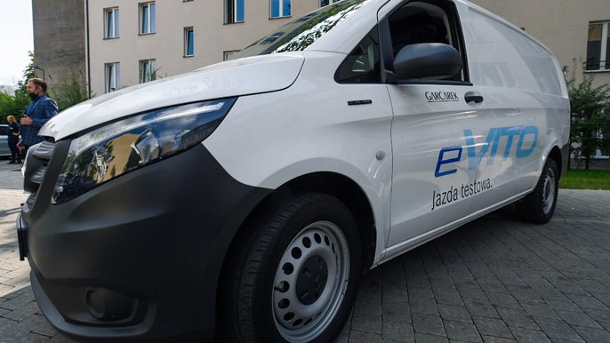 Straż Miejska w Łodzi testuje elektryczną furgonetkę Mercedesa Straż Miejska w Łodzi testuje elektryczną furgonetkę Mercedesa - fot. Paweł Łacheta / UMŁ
