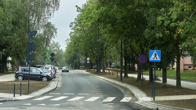 Nowa jezdnia, chodniki, miejsca parkingowe i ławki. Zakończyliśmy przebudowę ul. Grota-Roweckiego Nowa jezdnia, chodniki, miejsca parkingowe i ławki. Zakończyliśmy przebudowę ul. Grota-Roweckiego - mat. prasowe