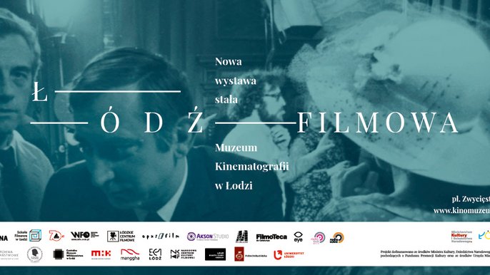 Plakat informacyjny: w tle kadr z filmu z nałożonym niebiesko-zielonym filtrem, a na nim białe napisy. Łódź filmowa nowa wystawa stała Muzeum Kinematografii. - Plakat informacyjny: w tle kadr z filmu z nałożonym niebiesko-zielonym filtrem, a na nim białe napisy. Łódź filmowa nowa wystawa stała Muzeum Kinematografii.