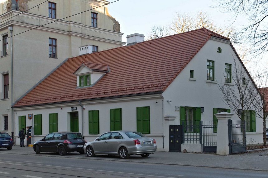 Pierwszy dom rodziny Steinertów - zachowany do dziś przykład typowego ulokowania domu przy ul. Piotrkowskiej (fot. Patryk Wacławiak)