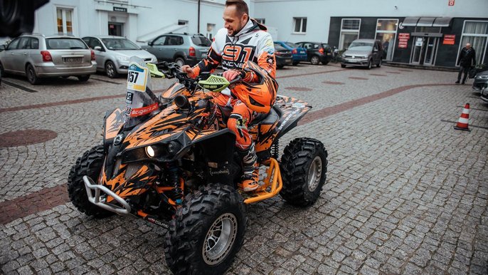 Już 5 stycznia 2020 r. łodzianin Arkadiusz Lindner wystartuje w Rajdzie Dakar 2020, który rozegrany zostanie w Arabii Saudyjskiej. Już 5 stycznia 2020 r. łodzianin Arkadiusz Lindner wystartuje w Rajdzie Dakar 2020, który rozegrany zostanie w Arabii Saudyjskiej. - fot. Radosław Żydowicz