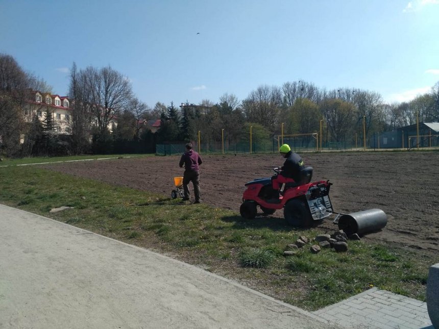 Na Stawach Stefańskiego wysiewano łąki kwietne fot. MOSiR