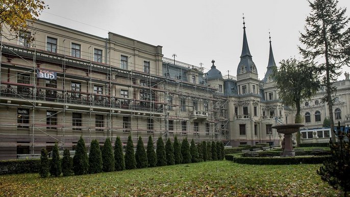 Prace obejmą m.in. naprawę elewacji budynku i remont balkonów Prace obejmą m.in. naprawę elewacji budynku i remont balkonów - fot. Radosław Jóźwiak / UMŁ