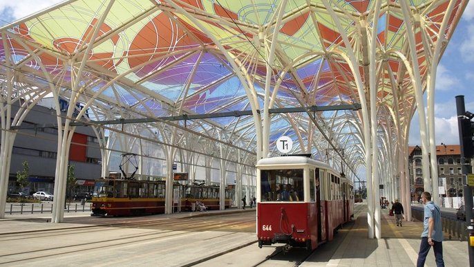 Tramwaj Linii T na Przystanku Centrum Tramwaj Linii T na Przystanku Centrum - fot. Archiwum UMŁ