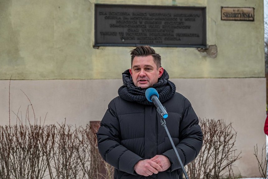 Przemawia przewodniczący Rady Miejskiej w Łodzi Marcin Gołaszewski fot. Patryk Wacławiak