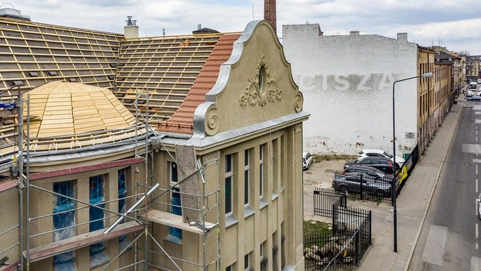Budynek był ruiną, dziś cieszy oko. Ostatni etap prac przy słynnej "Szuflandii" Budynek był ruiną, dziś cieszy oko. Ostatni etap prac przy słynnej "Szuflandii" - fot. Stefan Brajter / UMŁ