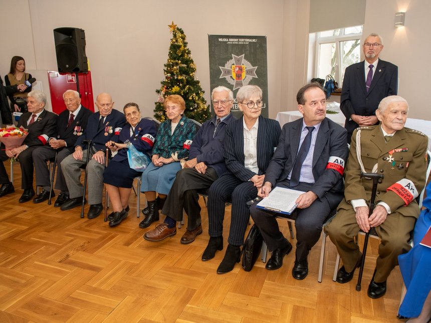 Żołnierze AK i zaproszeni goście. Fot. P. Łacheta, UMŁ. 
