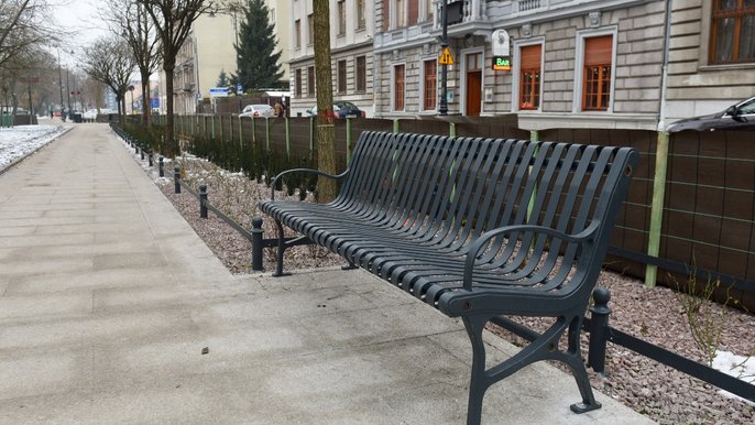 Ponad 500 ławek przybyło na ulicach, skwerach oraz w parkach Ponad 500 ławek przybyło na ulicach, skwerach oraz w parkach - fot. Paweł Łacheta / UMŁ