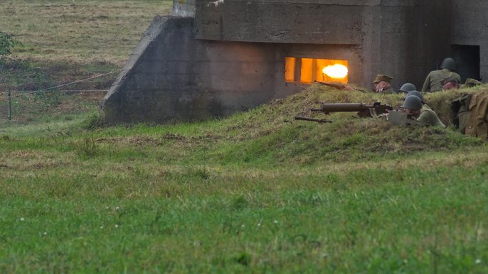 Obrona schronu. Rekonstrukcja Strońsko - Foto Andrzej Janecki