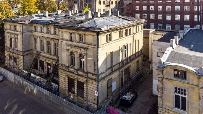 Budowa interaktywnej biblioteki to tylko część większego projektu. Zmieni się także najbliższe otoczenie Mediateki. Miasto w przyszłości planuje przebudowę samej ul. Moniuszki, na której pojawi się dodatkowa zieleń i mała architektura. Budowa interaktywnej biblioteki to tylko część większego projektu. Zmieni się także najbliższe otoczenie Mediateki. Miasto w przyszłości planuje przebudowę samej ul. Moniuszki, na której pojawi się dodatkowa zieleń i mała architektura. - fot. Stefan Brajter