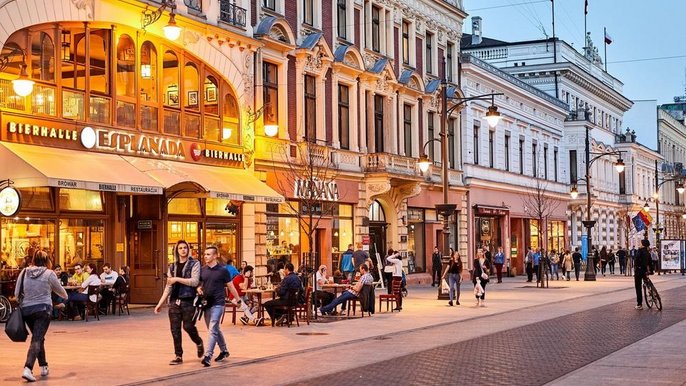 Po zakończeniu epidemii będzie można ustawiać ogródki na ul. Piotrkowskiej oraz na przyległych drogach wewnętrznych (czyli np.6 Sierpnia, Traugutta), na zasadzie użyczenia, a nie jak do tej pory dzierżawy. Po zakończeniu epidemii będzie można ustawiać ogródki na ul. Piotrkowskiej oraz na przyległych drogach wewnętrznych (czyli np.6 Sierpnia, Traugutta), na zasadzie użyczenia, a nie jak do tej pory dzierżawy. - fot. Archiwum UMŁ