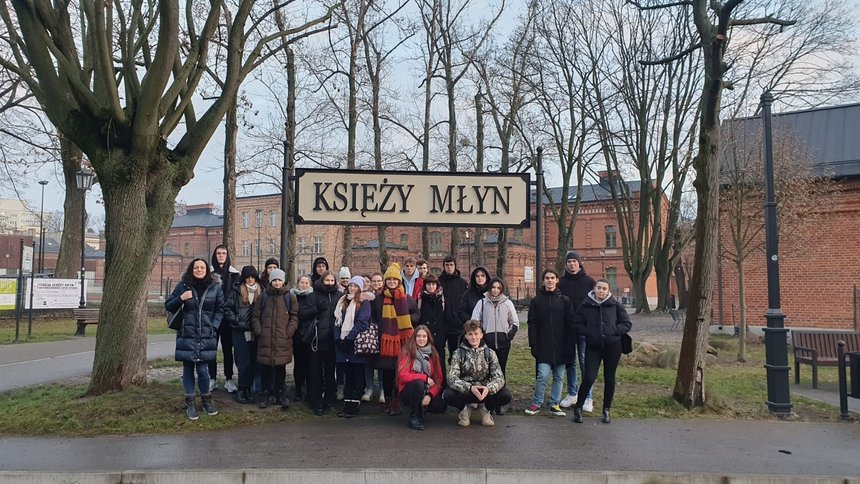 Grupa licealistów podczas podczas spotkania Zasmakuj studiowania w Łodzi.