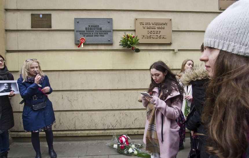 Z okazji Dnia Kobiet miasto uczciło wojenne bohaterki. Wraz z Fundacją Łódzki Szlak Kobiet zorganizowano spacer szlakiem pamięci łodzianek, należących do Armii Krajowej. fot. Andrzej Janecki