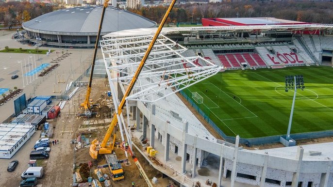 Montaż dachu i budowa ostatniej trybuny na stadionie ŁKS Montaż dachu i budowa ostatniej trybuny na stadionie ŁKS - fot. UMŁ
