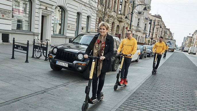 W Łodzi startuje miejska sieć hulajnóg elektrycznych W Łodzi startuje miejska sieć hulajnóg elektrycznych - fot. Radosław Jóźwiak / UMŁ